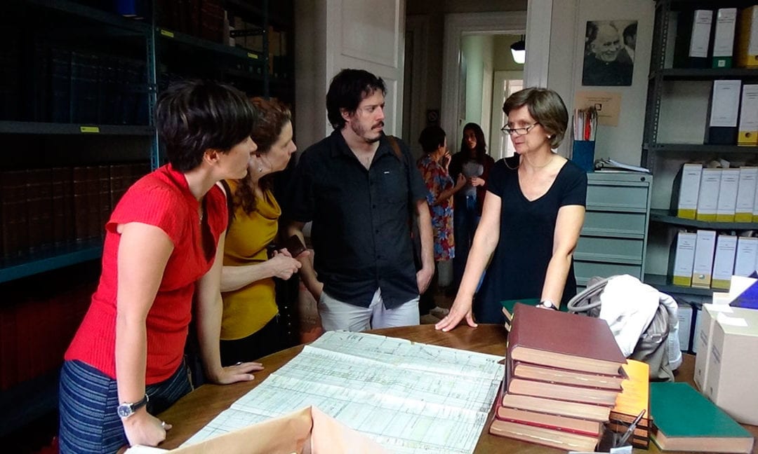 Visita de investigadores de la Universidad de Oxford a la Fundación Archivo y Centro de Documentación de la Vicaría de la Solidaridad